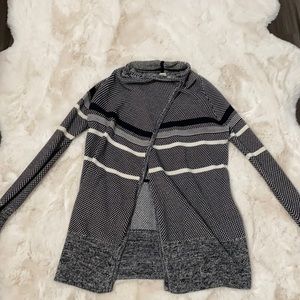 Ivivva sweater, black crossover